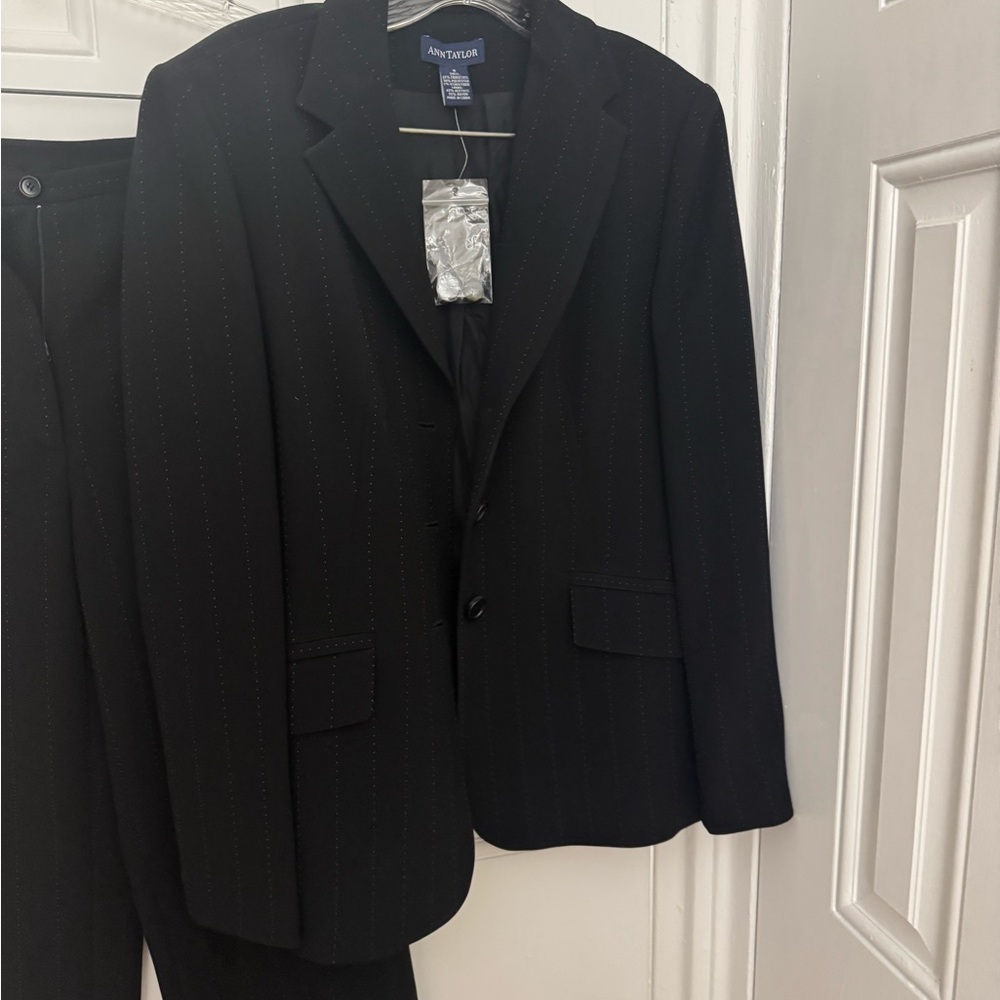 Ann Taylor Black pinstripe Women's Pantsuit - Classic Blazer & Trousers - Picture 2 of 6